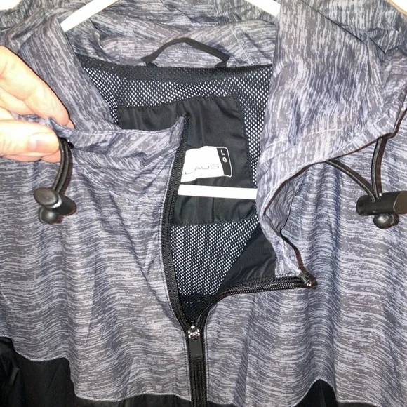 Men’s large hooded windbreaker with pockets - Picture 5 of 8